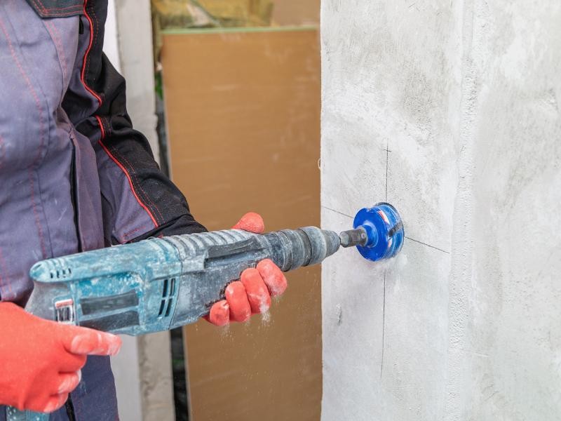 Como Usar Serra Copo Diamantada em Blocos e Concreto com Segurança